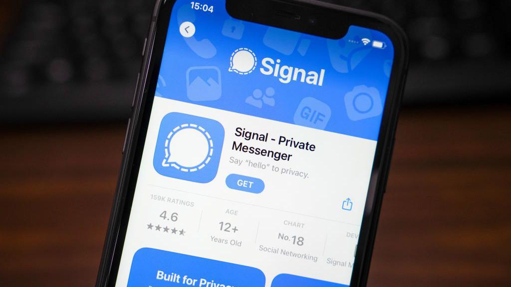 How to create a group and invite friends on Signal